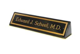 #556 Ebony and Brass is a beautiful deskplate. It has a black piano-finish and a solid brass nameplate.
